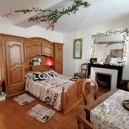 D Hotes Le Labyrinthe Du Peintre Bed & Breakfast *